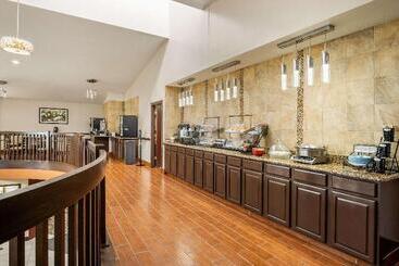 هتل Americinn By Wyndham Grand Rapids Airport North