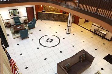 هتل Americinn By Wyndham Grand Rapids Airport North