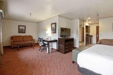 هتل Best Western Plus Parkway Inn