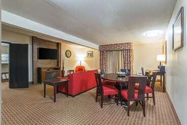 Clarion Hotel Convention Center