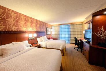 هتل Courtyard By Marriott Canton