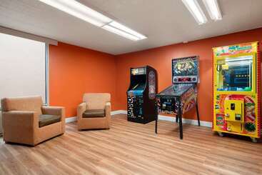 Days Hotel By Wyndham Allentown Airport / Lehigh Valley