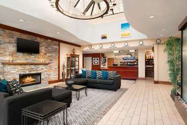 Days Hotel By Wyndham Allentown Airport / Lehigh Valley