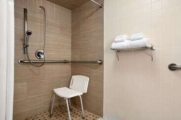 Days Hotel By Wyndham Allentown Airport / Lehigh Valley