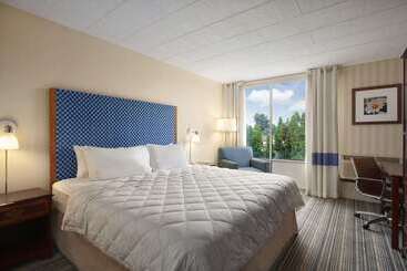 Days Hotel By Wyndham Allentown Airport / Lehigh Valley