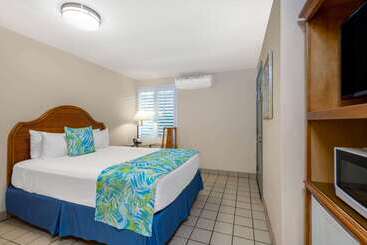 هتل Days Inn By Wyndham Maui Oceanfront