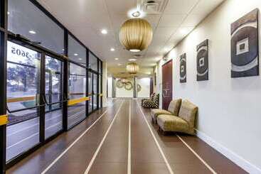 هتل Days Inn By Wyndham Sherman