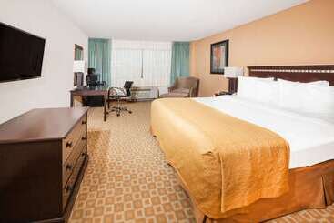 هتل Days Inn By Wyndham Sherman