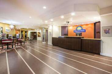 هتل Days Inn By Wyndham Sherman