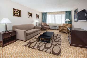 هتل Days Inn By Wyndham Sherman