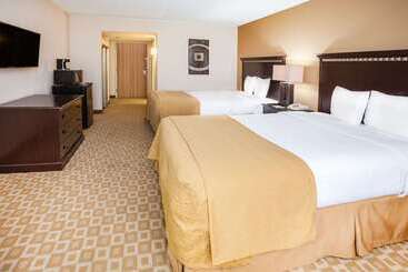 هتل Days Inn By Wyndham Sherman