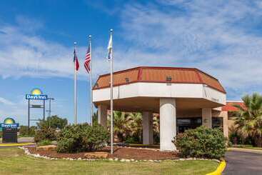 هتل Days Inn By Wyndham Sherman