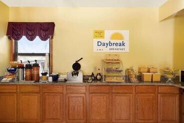 هتل Days Inn By Wyndham Wichita West Near Airport