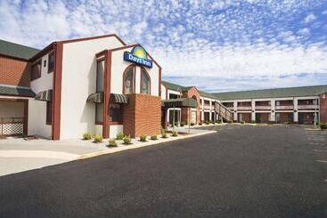هتل Days Inn By Wyndham Wichita West Near Airport