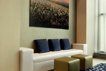 هتل Doubletree By Hilton  Cedar Rapids Convention Complex