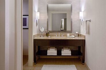 Doubletree By Hilton Hotel Houston   Greenway Plaza