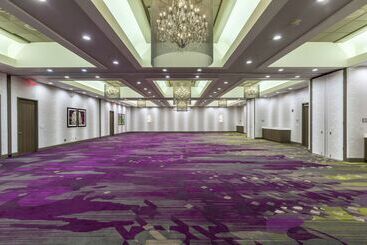 هتل Doubletree By Hilton Winston Salem University