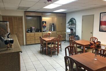 هتل Fairbridge Inn & Suites   Lewiston