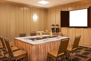 هتل Four Points By Sheraton Saginaw
