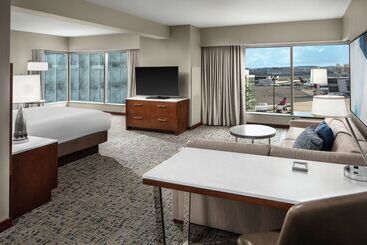 هتل Hilton Boston Logan Airport