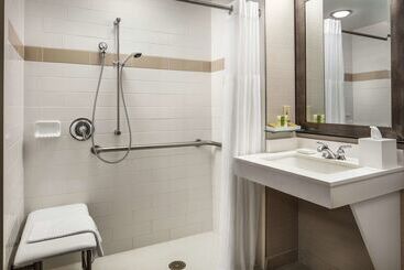 هتل Hilton Boston Logan Airport