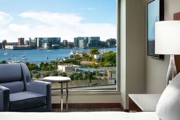 هتل Hilton Boston Logan Airport