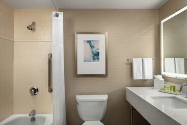هتل Hilton Boston Logan Airport