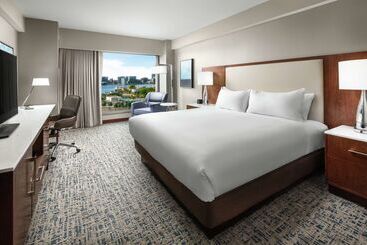 هتل Hilton Boston Logan Airport