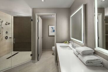 هتل Hilton Boston Logan Airport