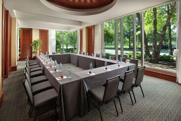 هتل Hilton Boston Logan Airport