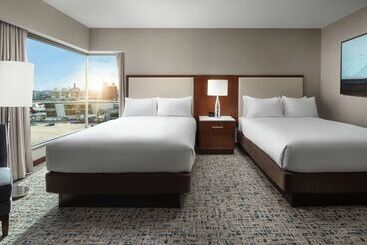 هتل Hilton Boston Logan Airport