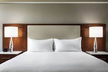 هتل Hilton Boston Logan Airport