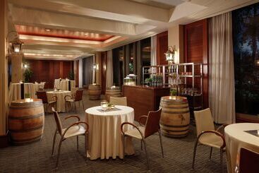 هتل Hilton Boston Logan Airport