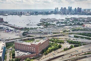 هتل Hilton Boston Logan Airport