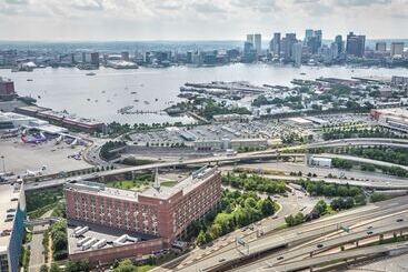 هتل Hilton Boston Logan Airport