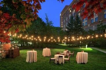 هتل Hilton Boston Logan Airport