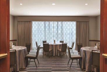 هتل Hilton Boston Logan Airport