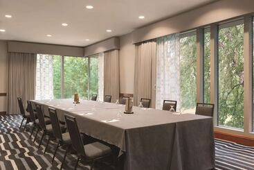 هتل Hilton Boston Logan Airport