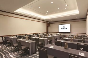 هتل Hilton Boston Logan Airport