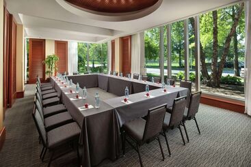 هتل Hilton Boston Logan Airport