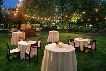 هتل Hilton Boston Logan Airport
