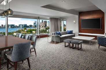هتل Hilton Boston Logan Airport