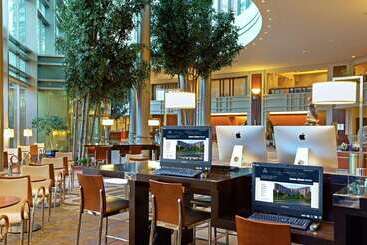 هتل Hilton Boston Logan Airport