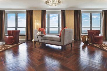 هتل Hilton Chicago
