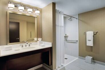 هتل Hilton Chicago