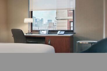 هتل Hilton Chicago