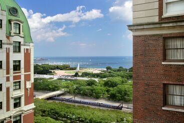 هتل Hilton Chicago