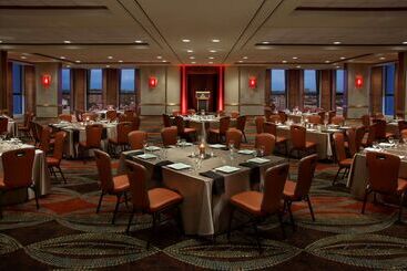 Отель Hilton Palacio Del Rio
