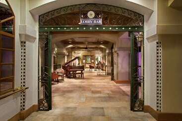 Отель Hilton Palacio Del Rio