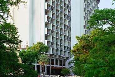 Отель Hilton Palacio Del Rio